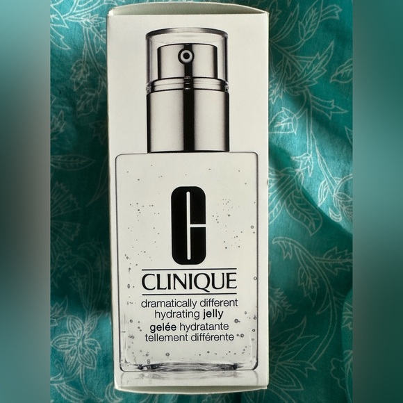 Clinique Dramatically Different Hydrating Anti Pollution Jelly Oil Free 4.2 Oz - Picture 4 of 7